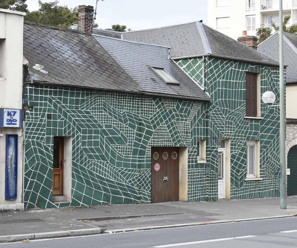 Green houses on Rue d'Auge — Street art by Totipote in Caen