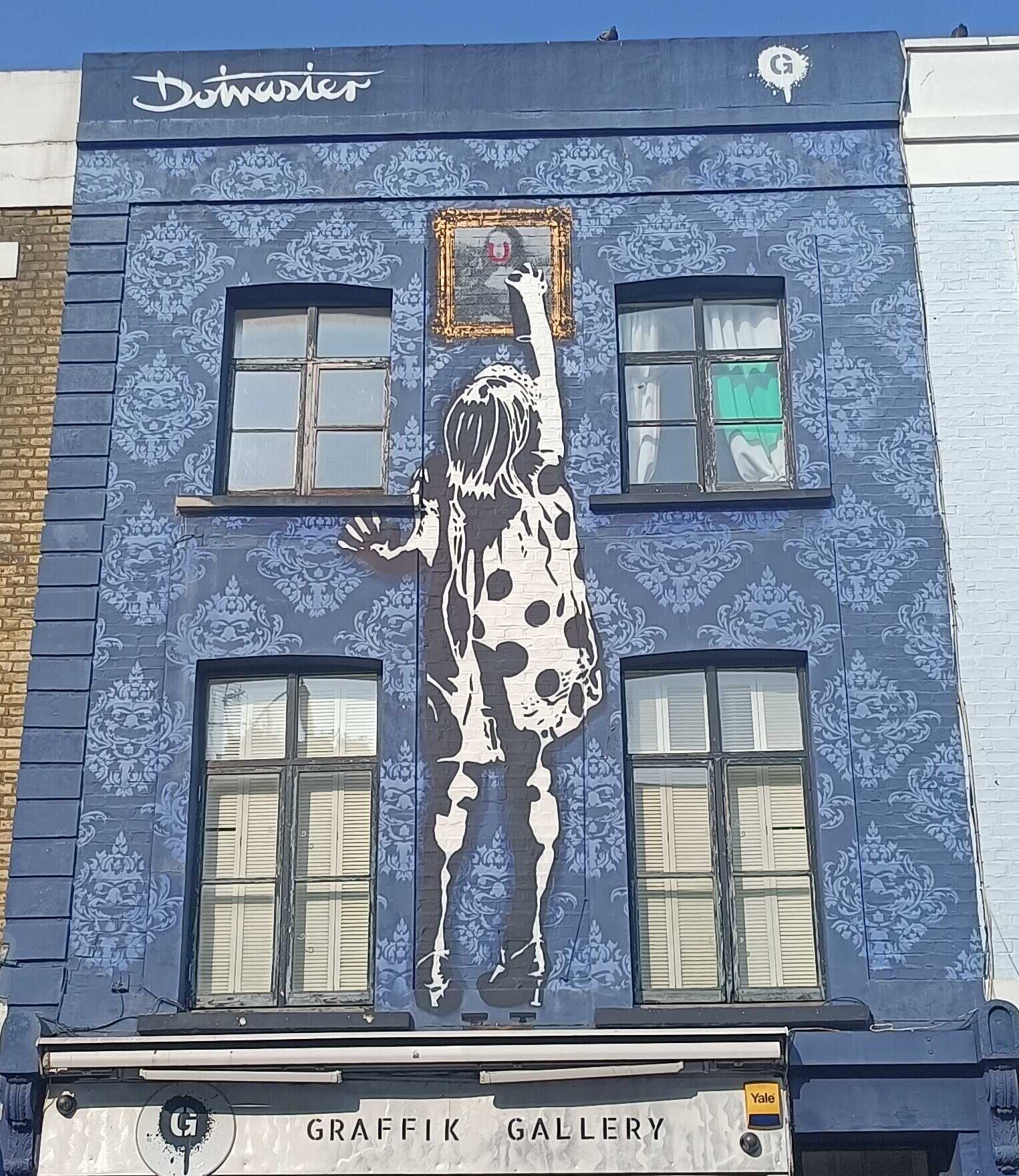 Fillette à pois de Dotmaster — Street art de Dotmaster à London
