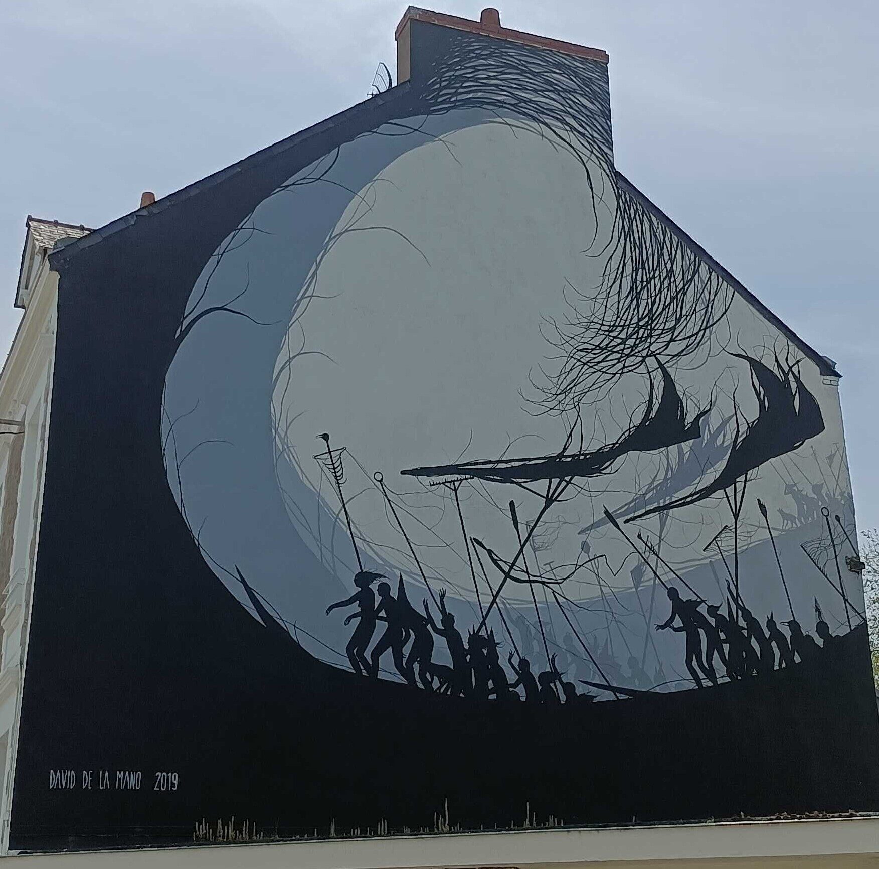 Moon with Dramatic Silhouettes — Street art by David de la Mano in Saint-Nazaire