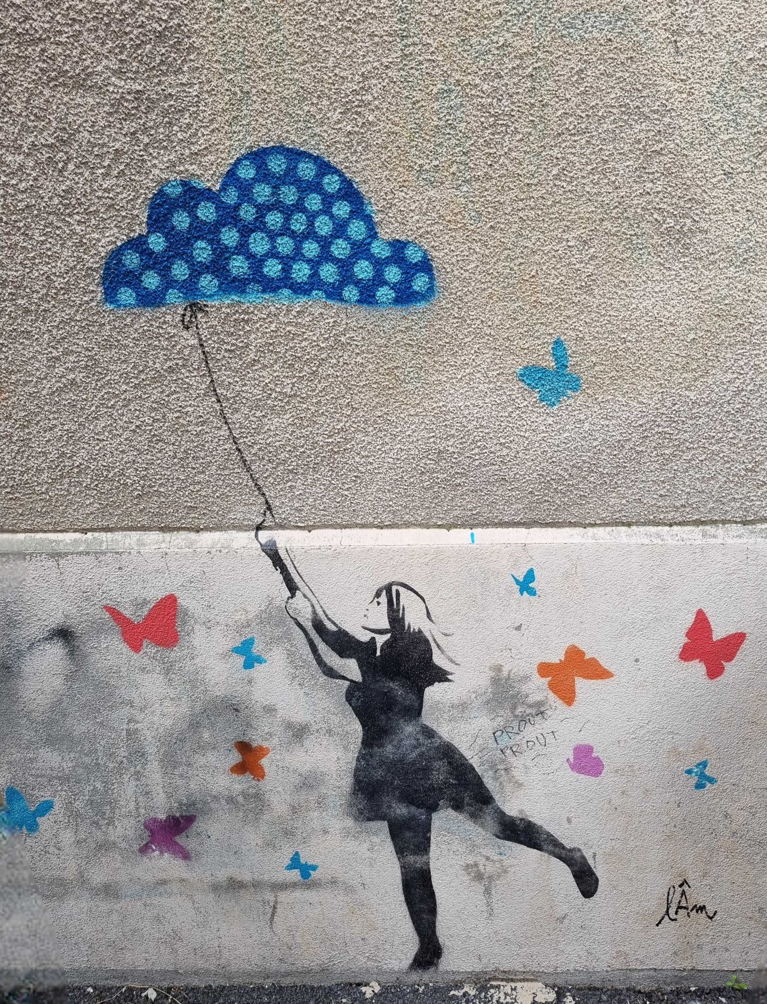 Fillette au nuage et papillons colorés — Street art à Chamalières