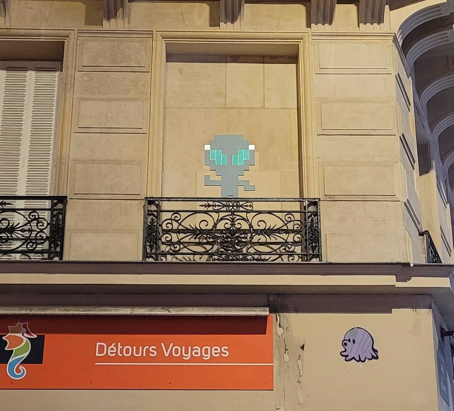 Mosaïque alien par Gzup à Paris — Street art de Gzup, Mr Djoul à Paris