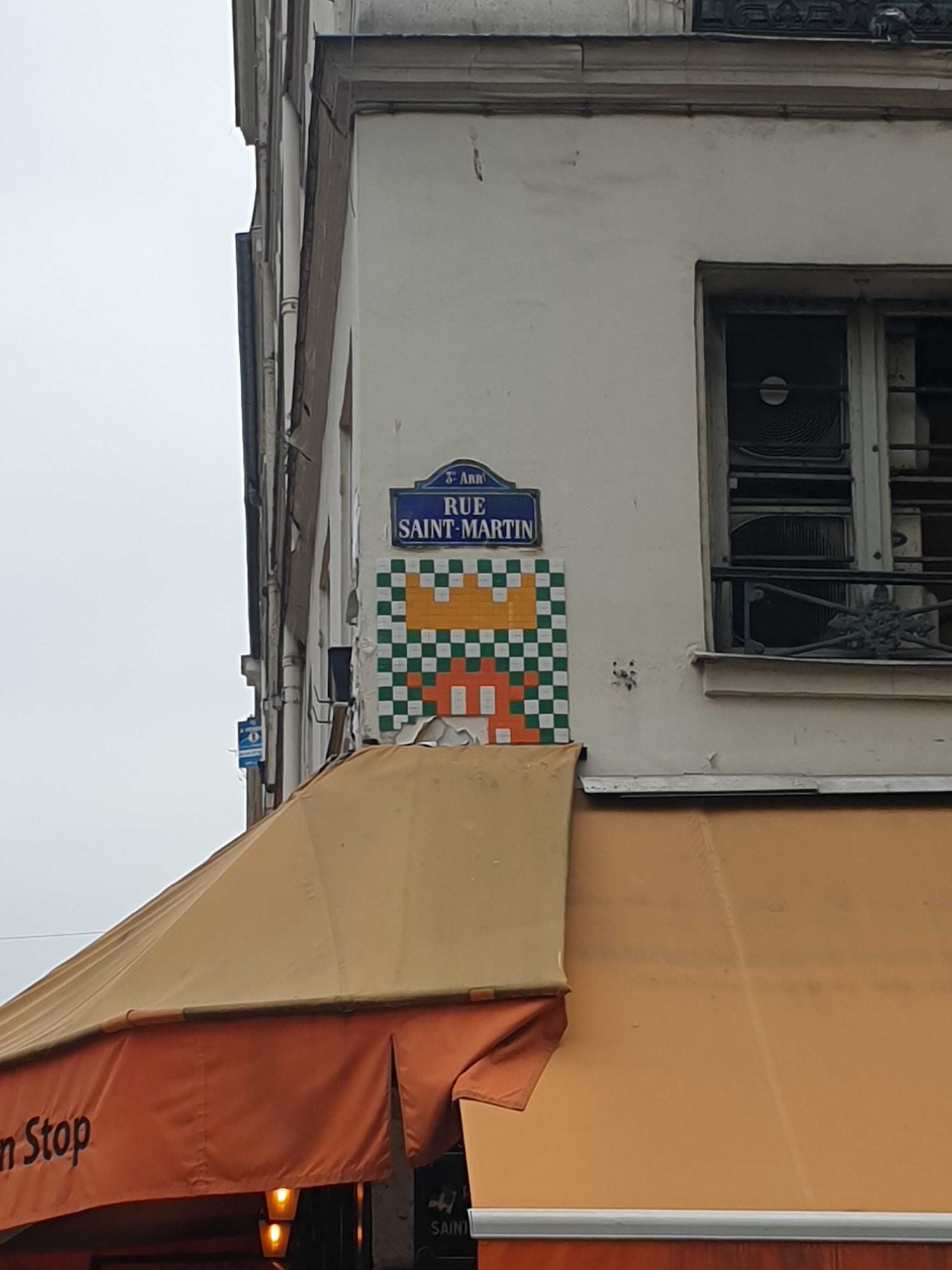 PA_926, Space Invader on 58–62 Rue de Rambuteau — Street art by Invader in Paris