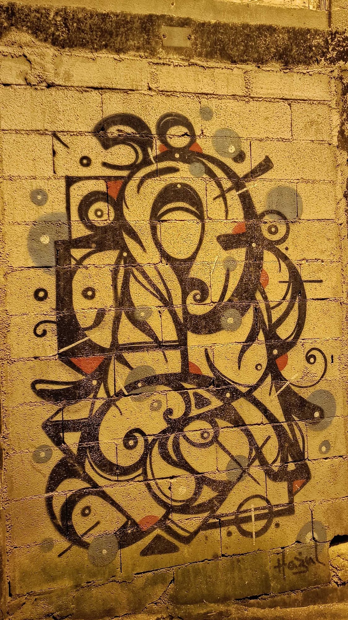 Personnages géométriques — Street art de Hazul à Porto