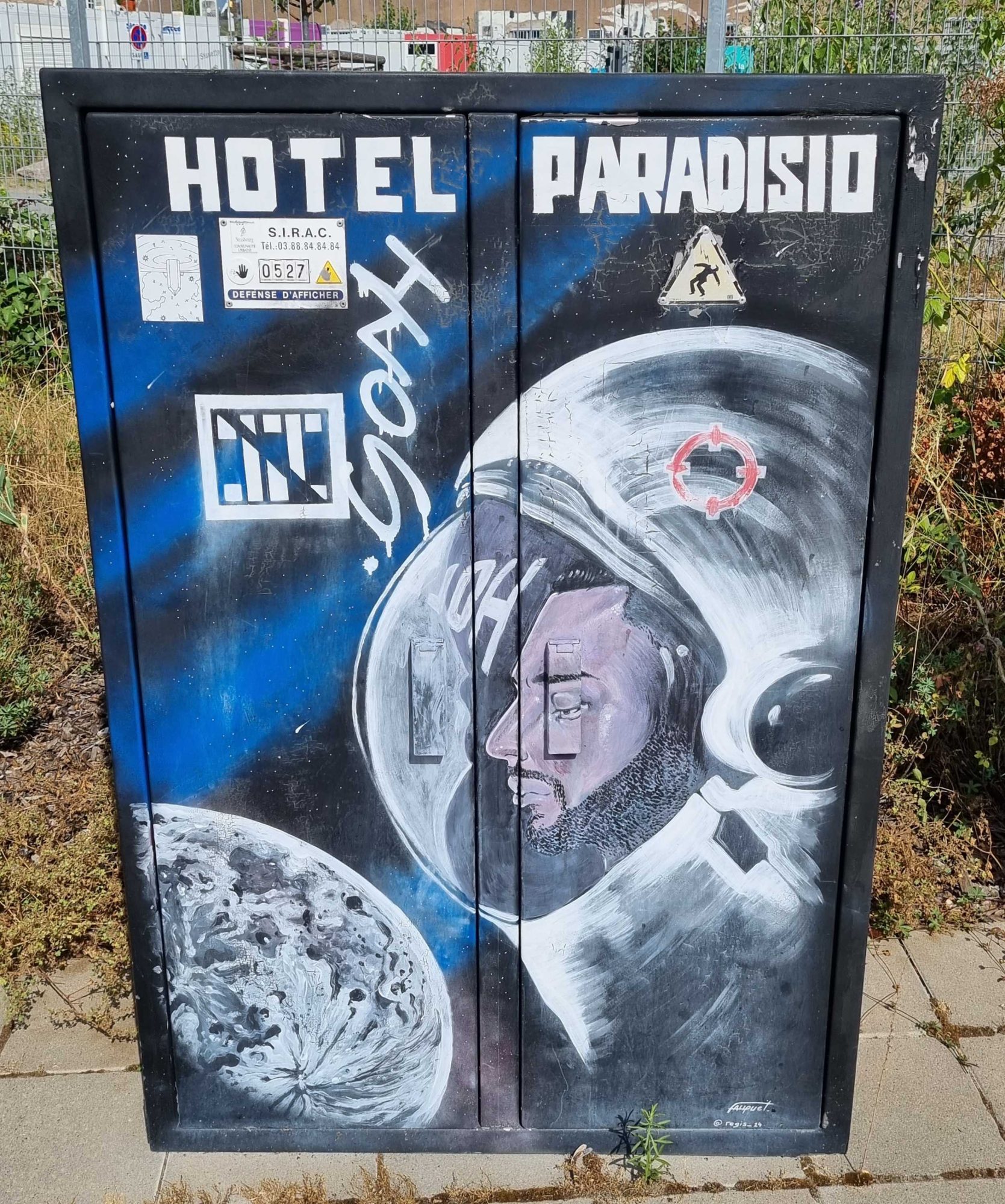 Hôtel Paradisio spatial — Street art à Strasbourg