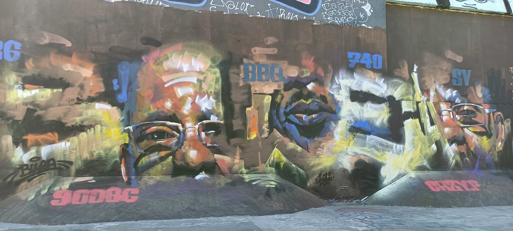 Portraits expressifs en clair-obscur — Street art à Nantes