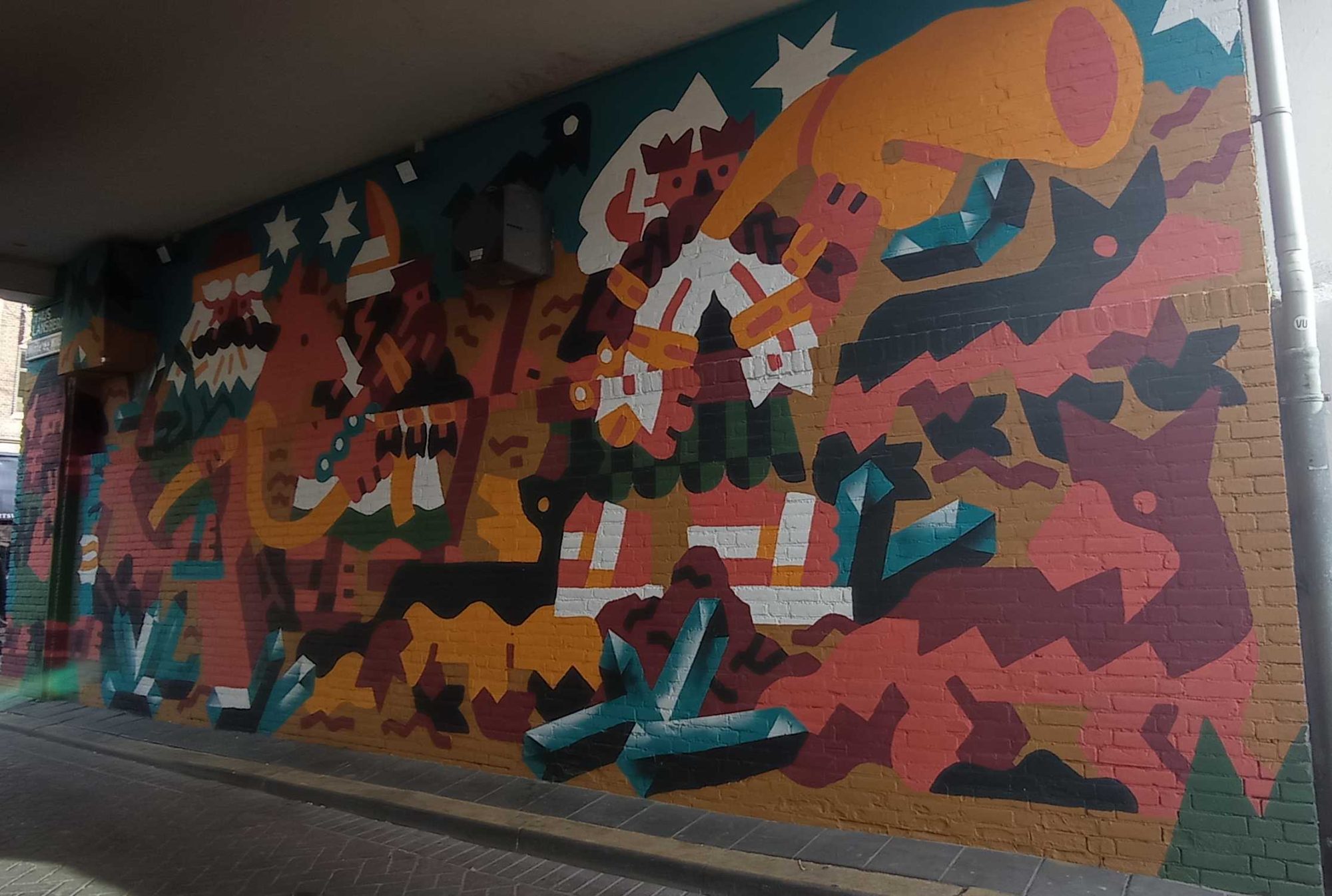 Totems Under the Passage — Street art in Rotterdam
