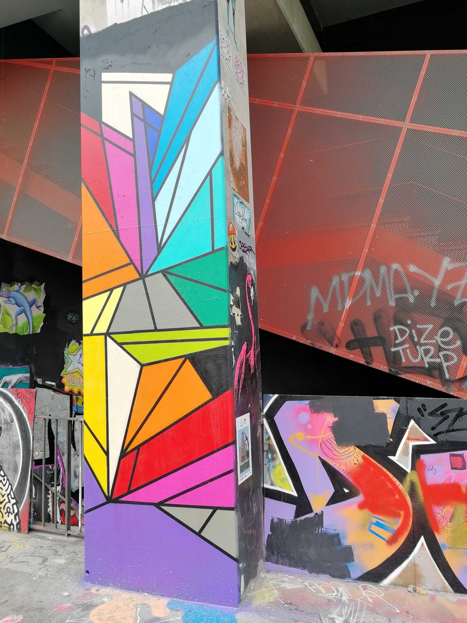 Étoile Géométrique en Facettes — Street art à Paris