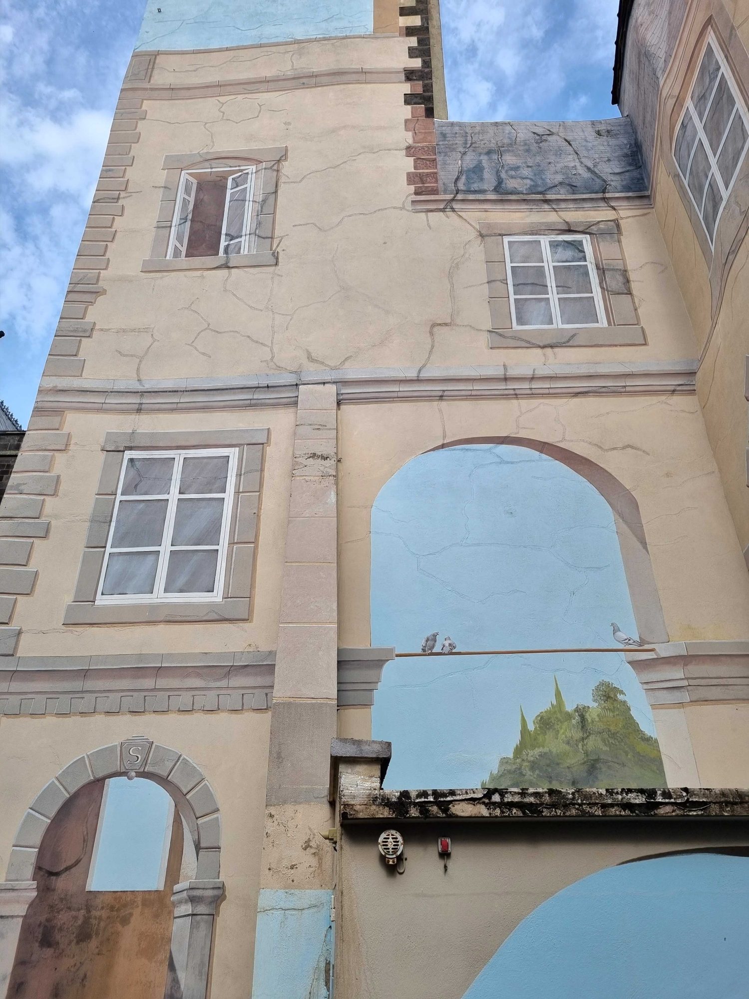 Trompe-l'œil façade multi-étages — Street art à Clermont-Ferrand