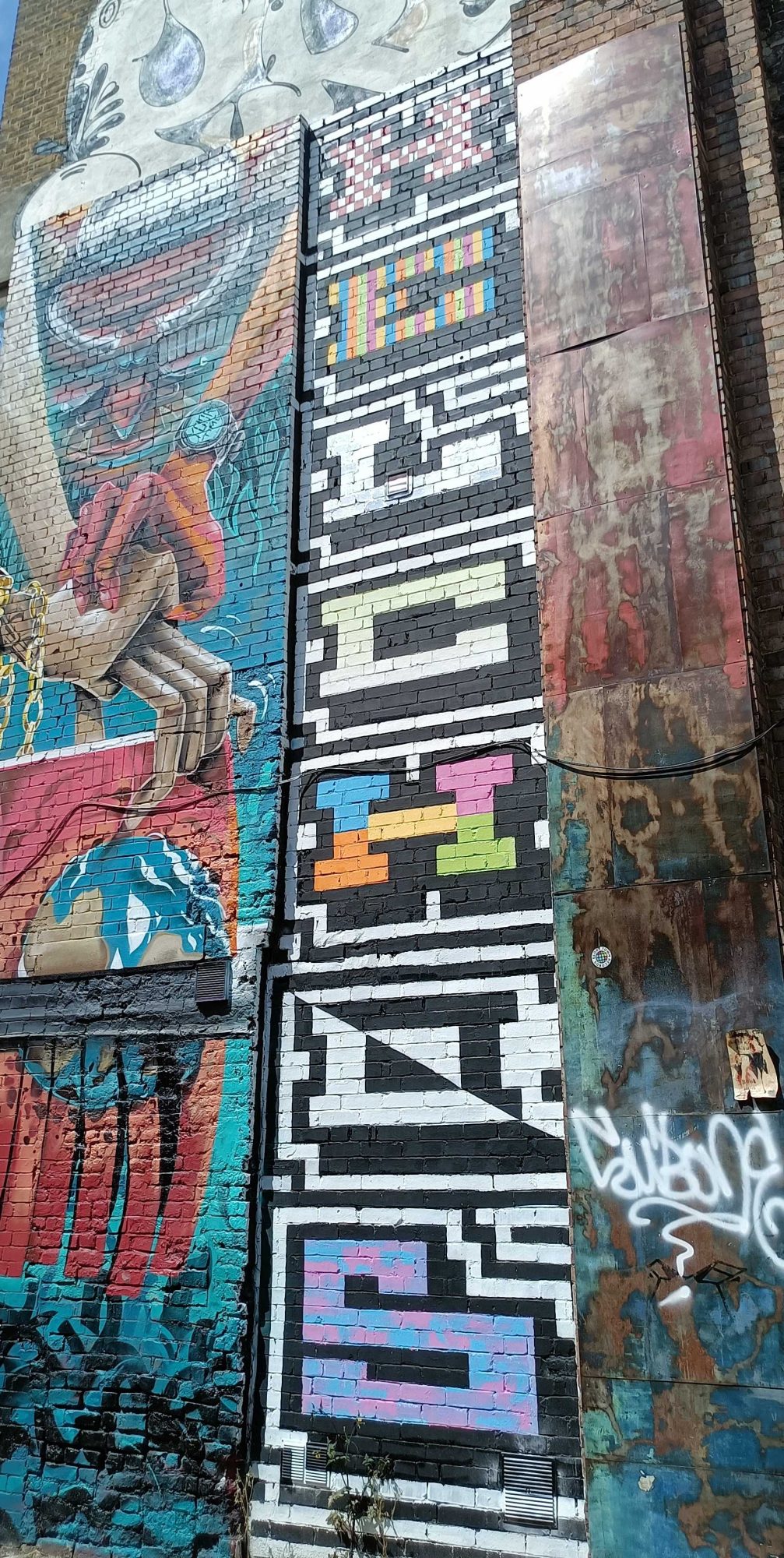Pixel lettering on a vertical strip — Street art in London