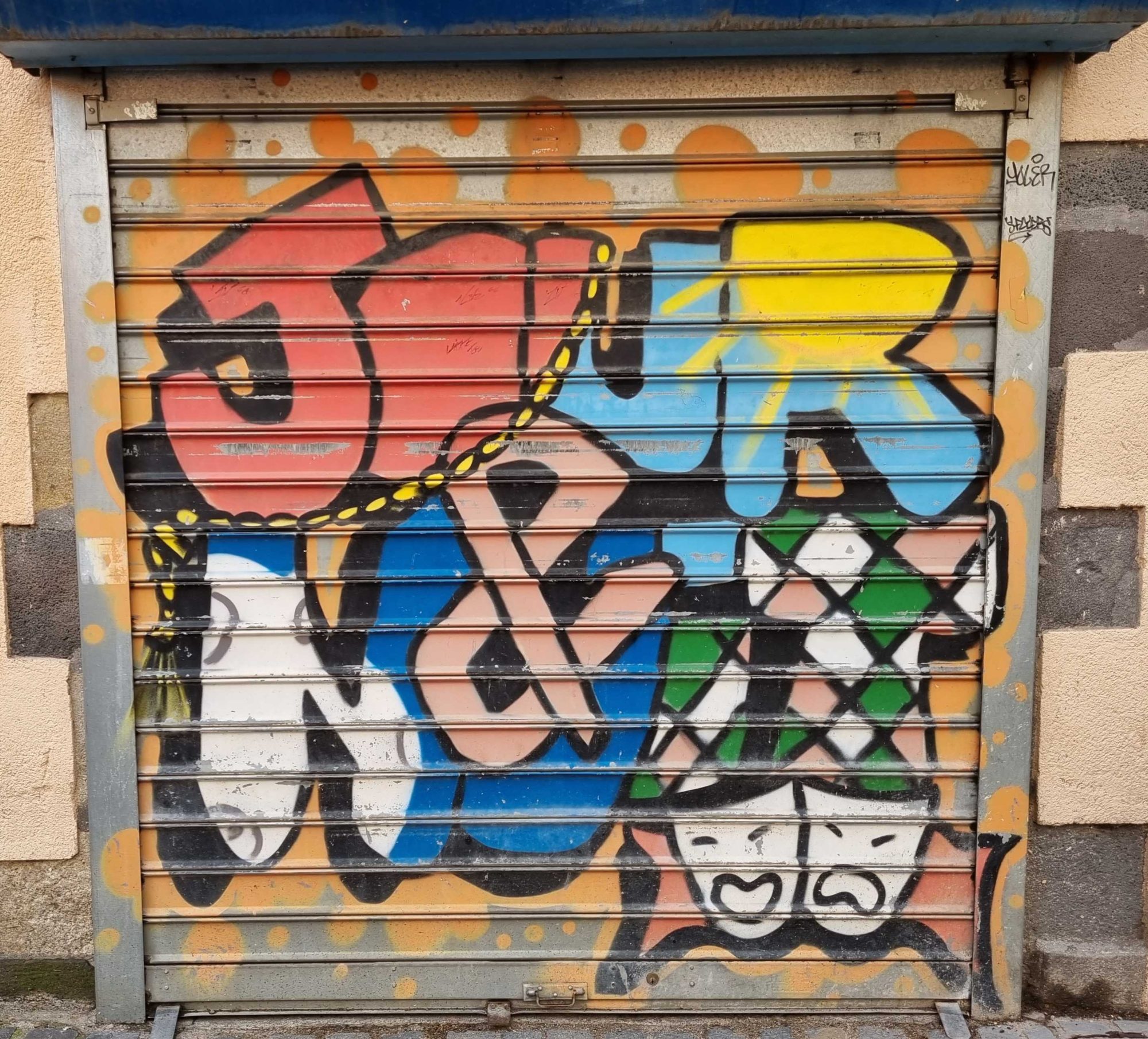 Yellow Shutter — Street art in Clermont-Ferrand