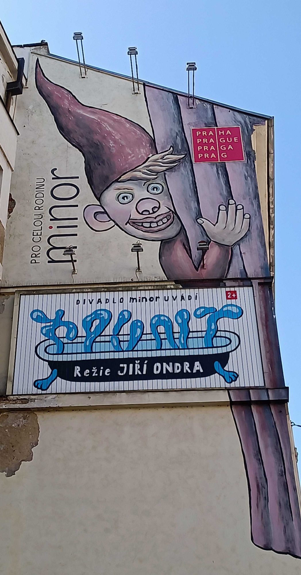 Minor Theatre - Curious Elf — Street art in Prague