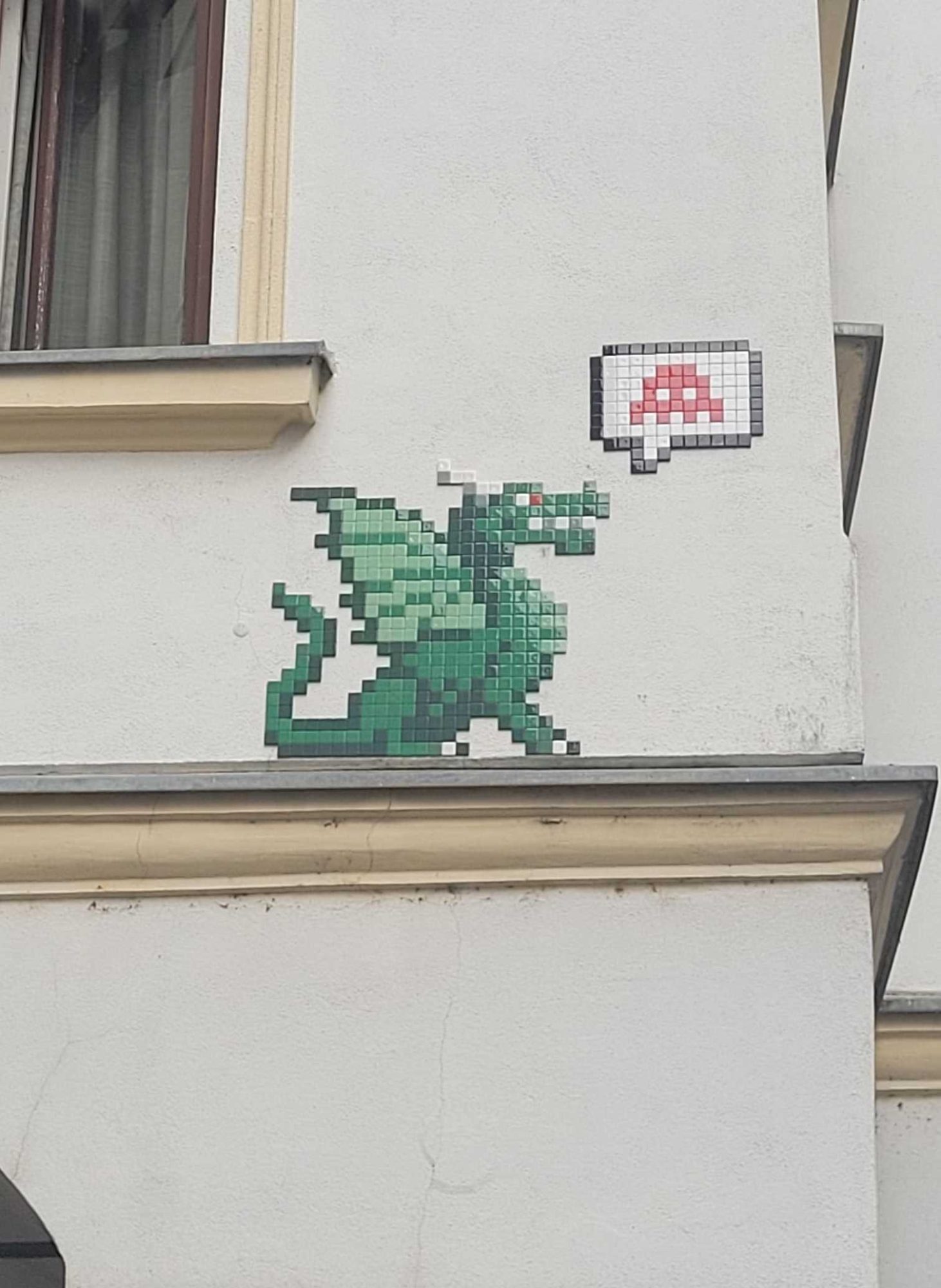 Invader LJU_33, Dragon and Pixel Alien — Street art by Invader in Ljubljana