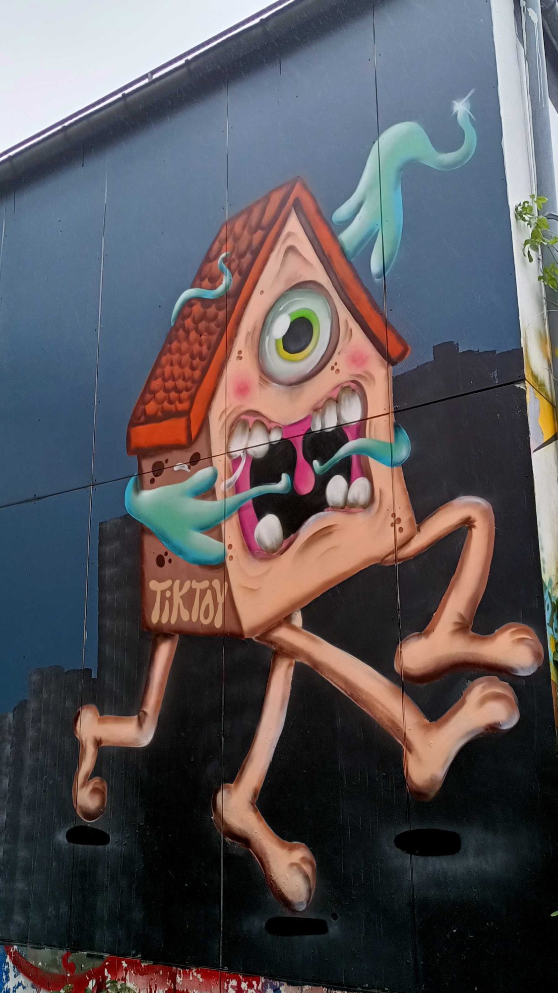 La maison monstre de Tiktoy — Street art de Tiktoy à Berlin