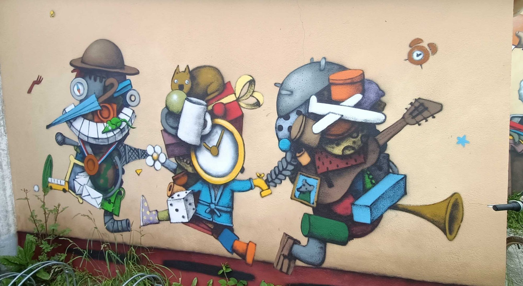 Trio de personnages mécaniques par Ador — Street art de Ador à Bouguenais