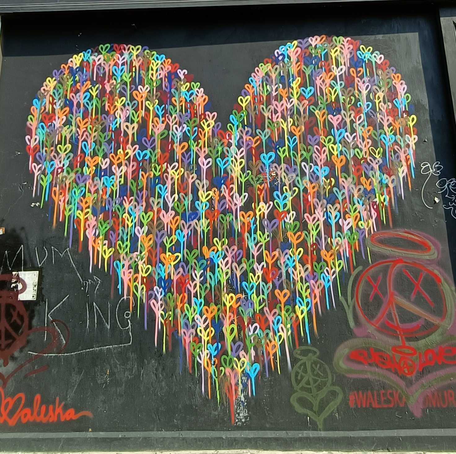 Multicolor Heart Dripping — Street art in London