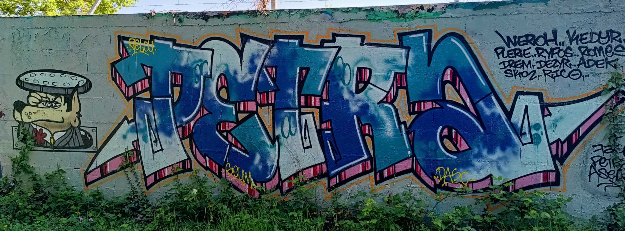 Lettrage bleu en perspective — Street art à Nantes