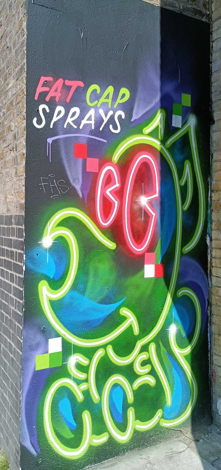 Oiseau néon par Fat Cap Sprays — Street art de Fat Cap Sprays à London