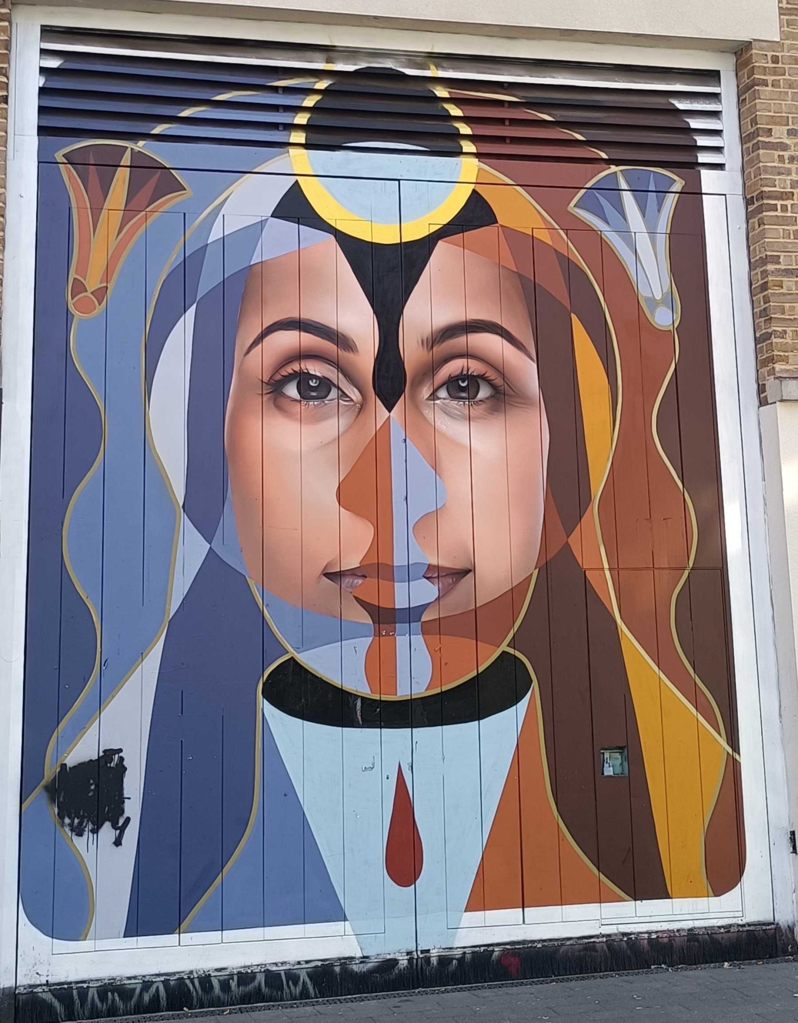 Visage Art Déco géométrique — Street art à London
