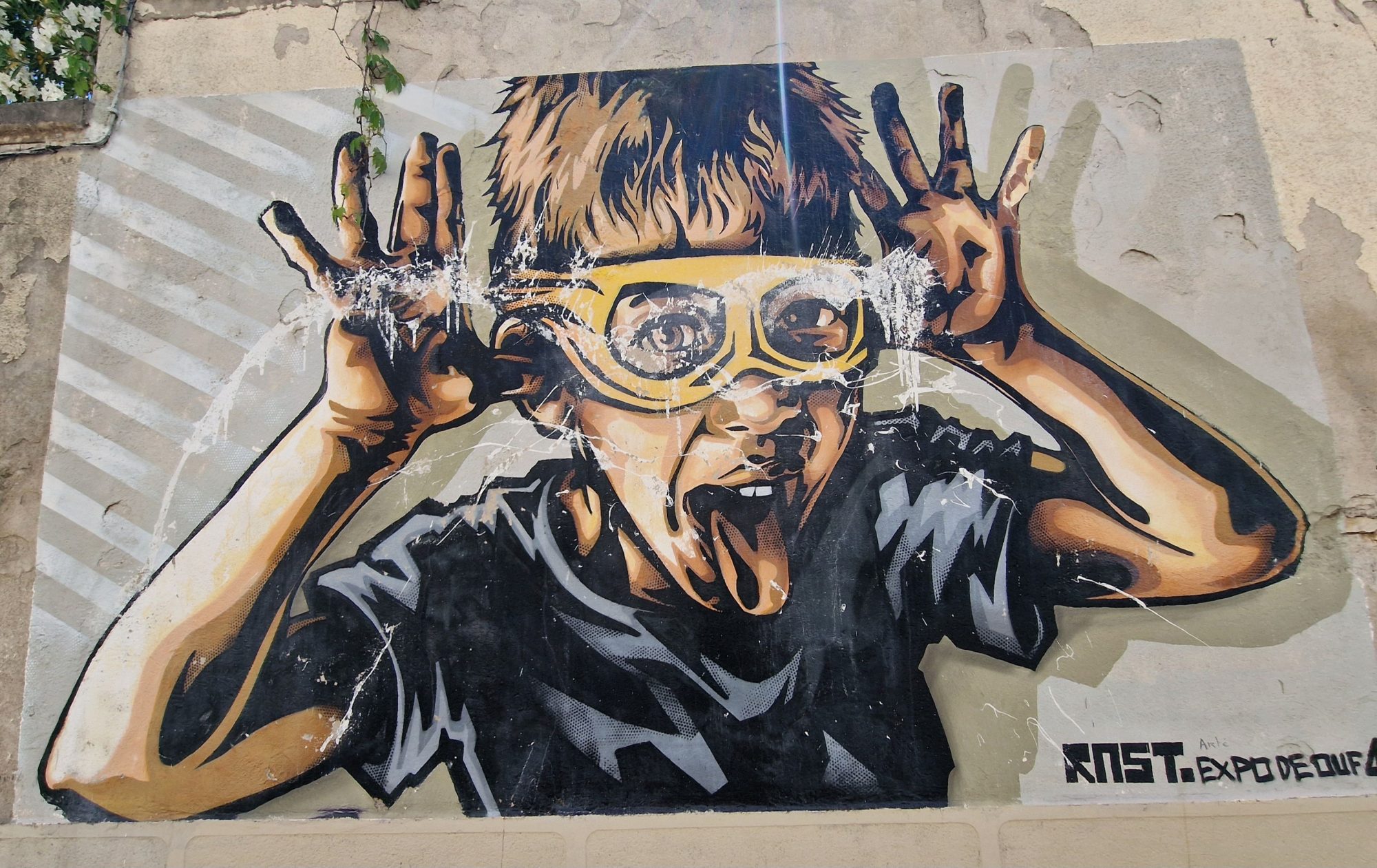 Le Gamin aux lunettes par RNST — Street art de RNST à Nîmes