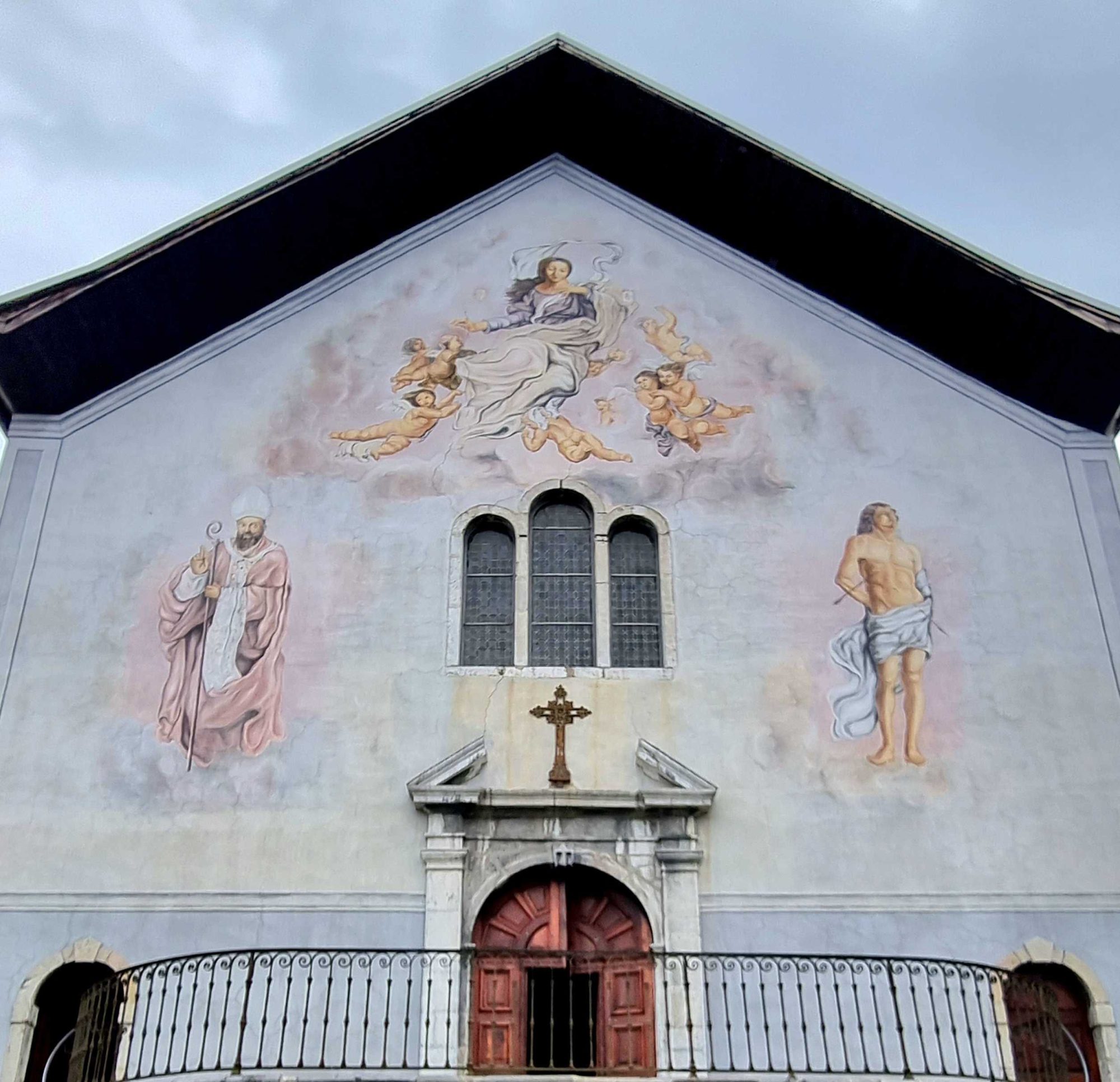 Fresque religieuse sur l'église de Conflans — Street art à Albertville