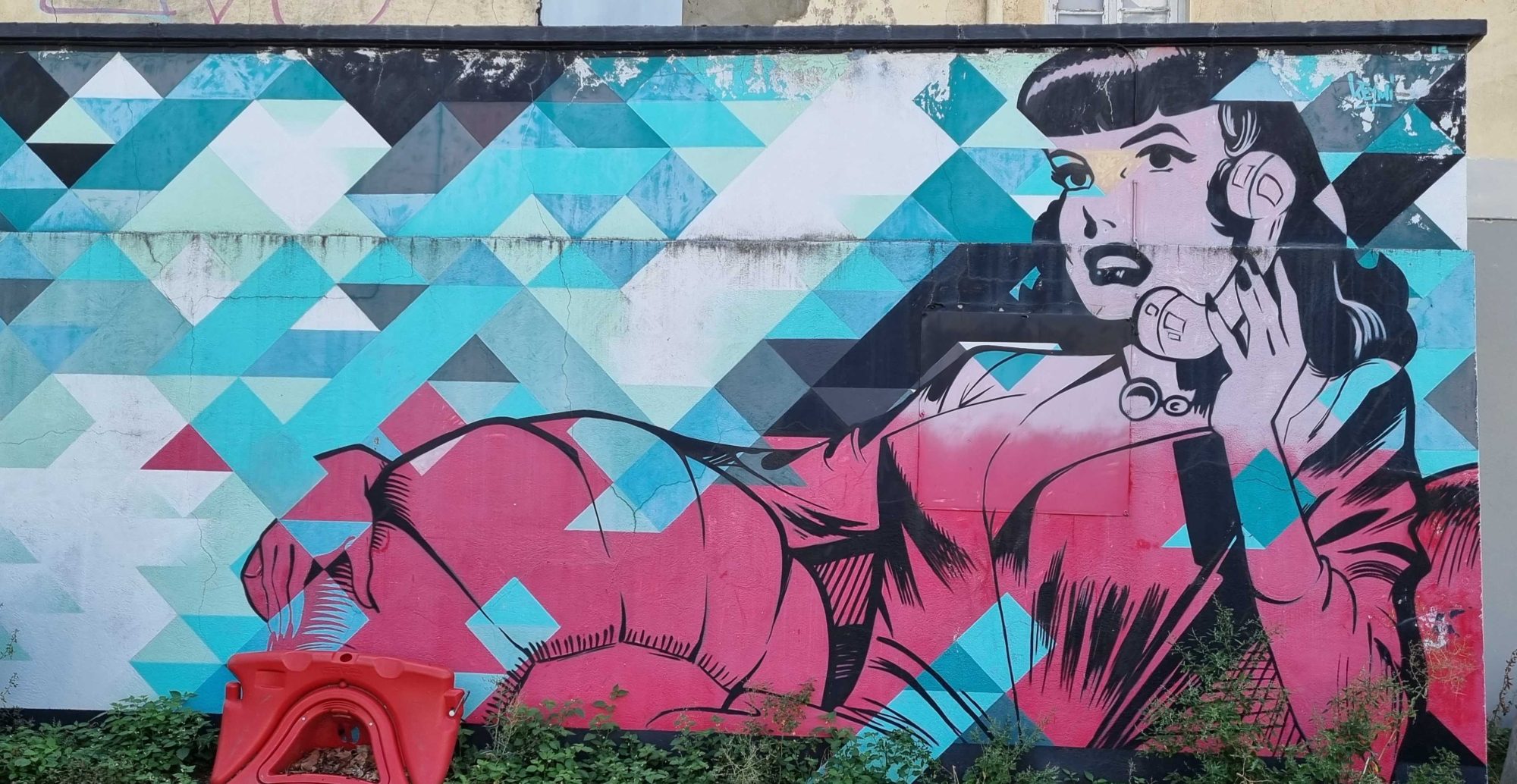 Pop Art Pin-up with Geometric Shapes — Street art in Clermont-Ferrand
