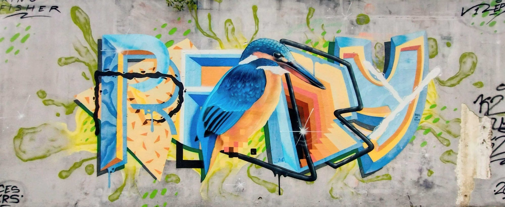 Kingfisher on Lettering — Street art in Saint-Leu