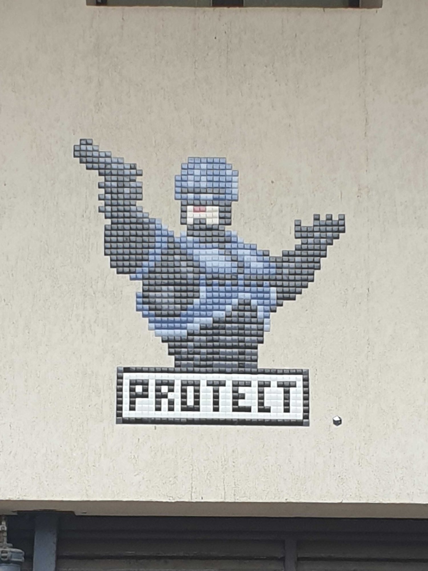 Robocop Protect — Street art by Zigom in Paris