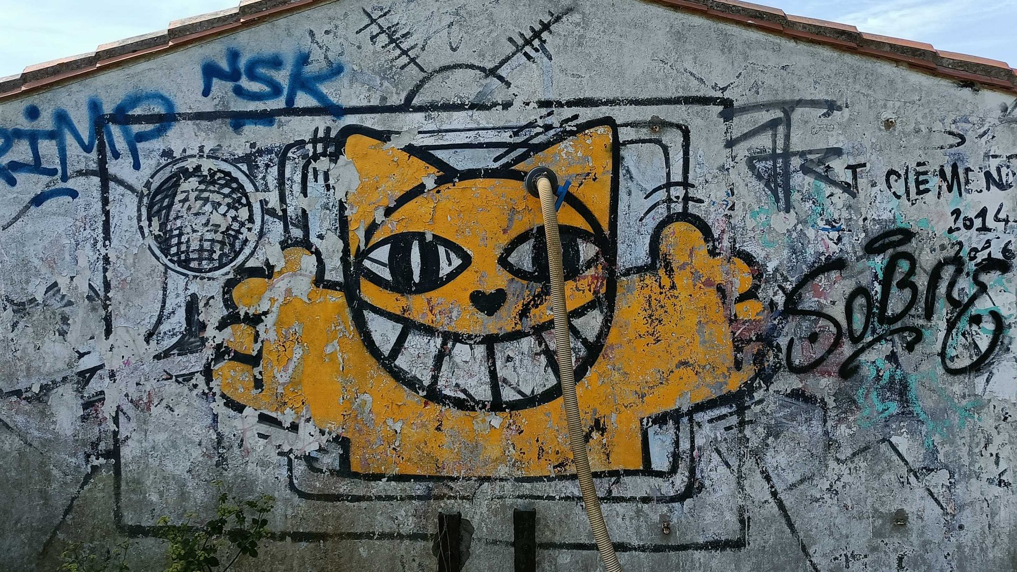 M. Chat's Yellow Cat — Street art by M. Chat in Saint-Clément-des-Baleines