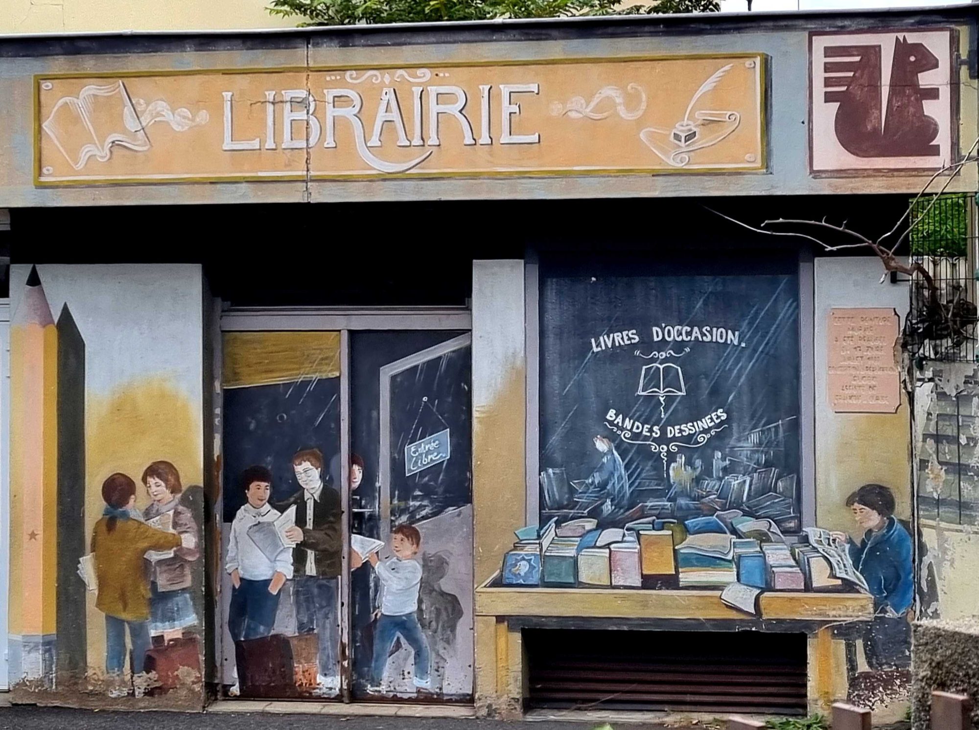 Trompe-l'œil librairie ancienne — Street art à Chamalières