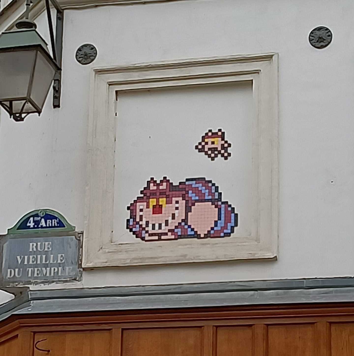 PA_1156, Cheshire Cat on Rue Vieille du Temple — Street art by Invader in Paris