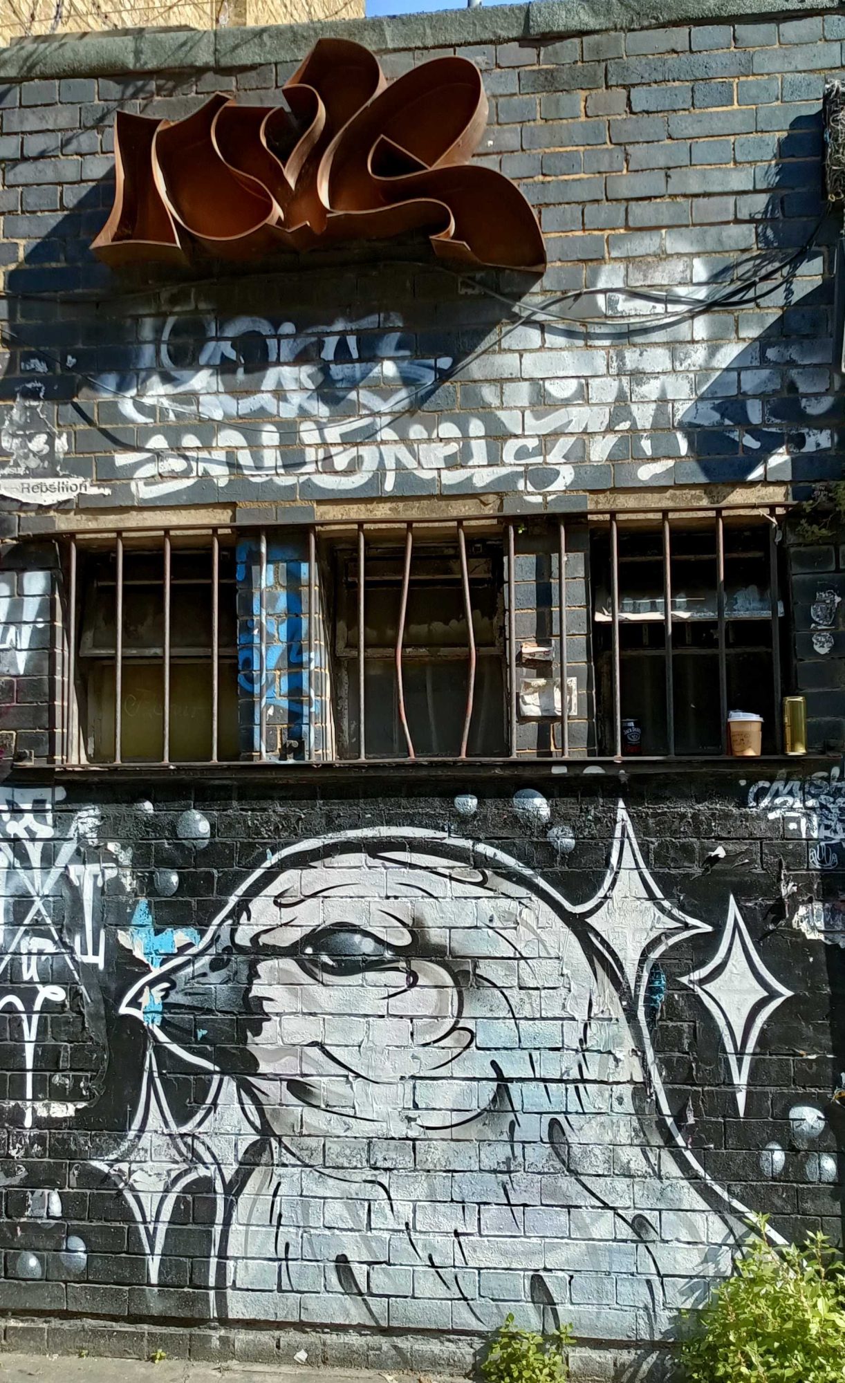 Golden Wild Style Piece — Street art in London