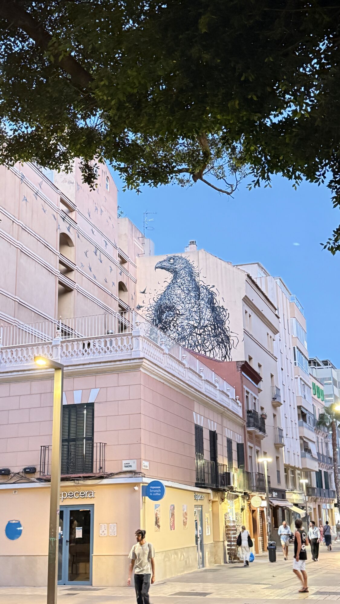 Rapace filamenteux par DALeast — Street art de DALeast à Málaga