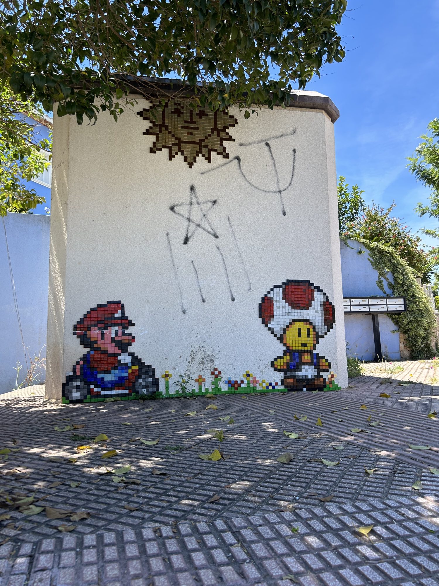 Mario Bros en mosaïque — Street art à Beniarbeig