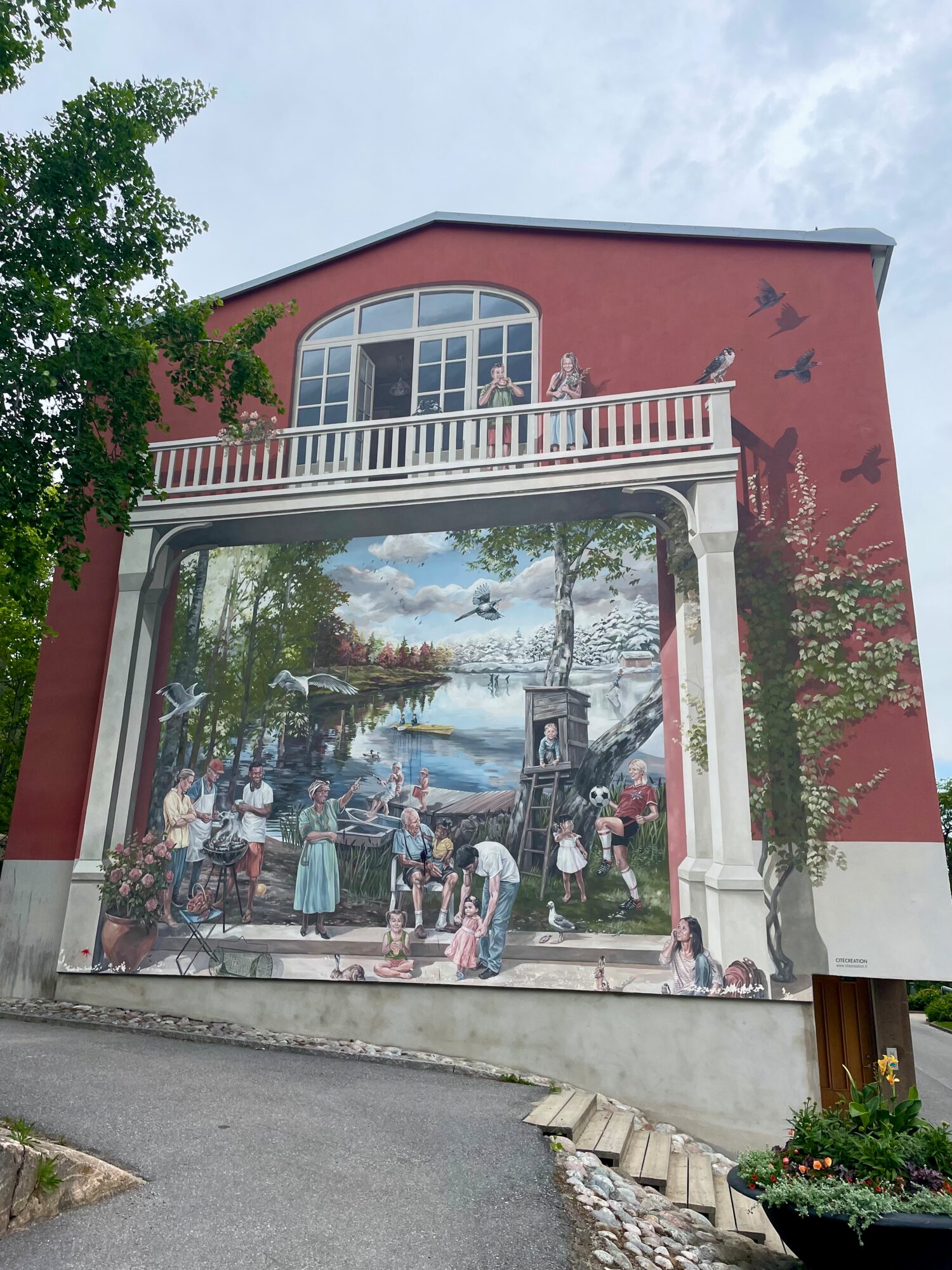 Life in Farsta — Street art by Cité création in Huddinge