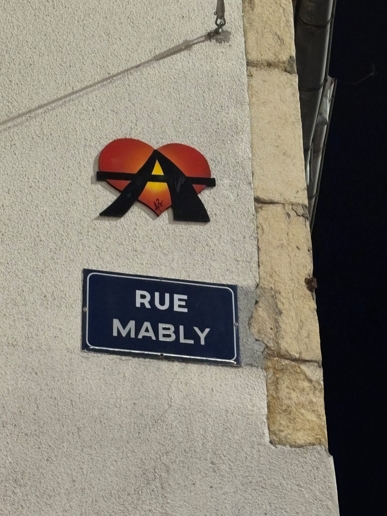 Cœur anarchiste rue Mably — Street art de A2 à Dijon