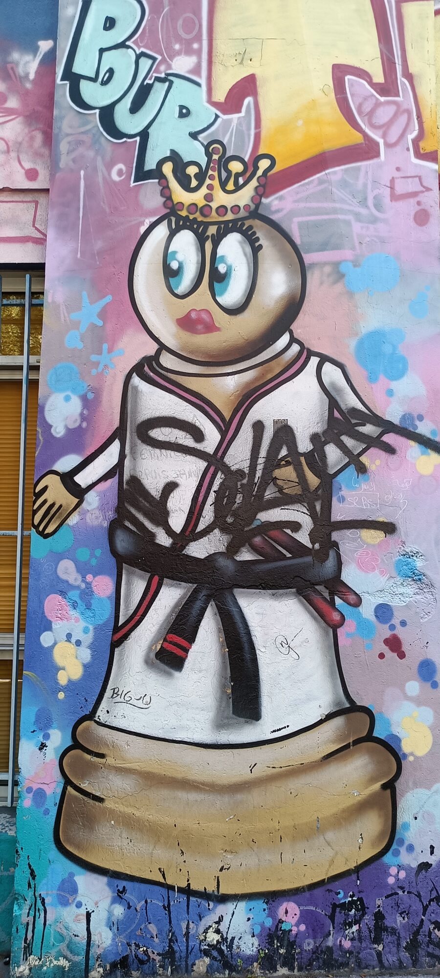 Chess piece as a judoka — Street art in Marseille