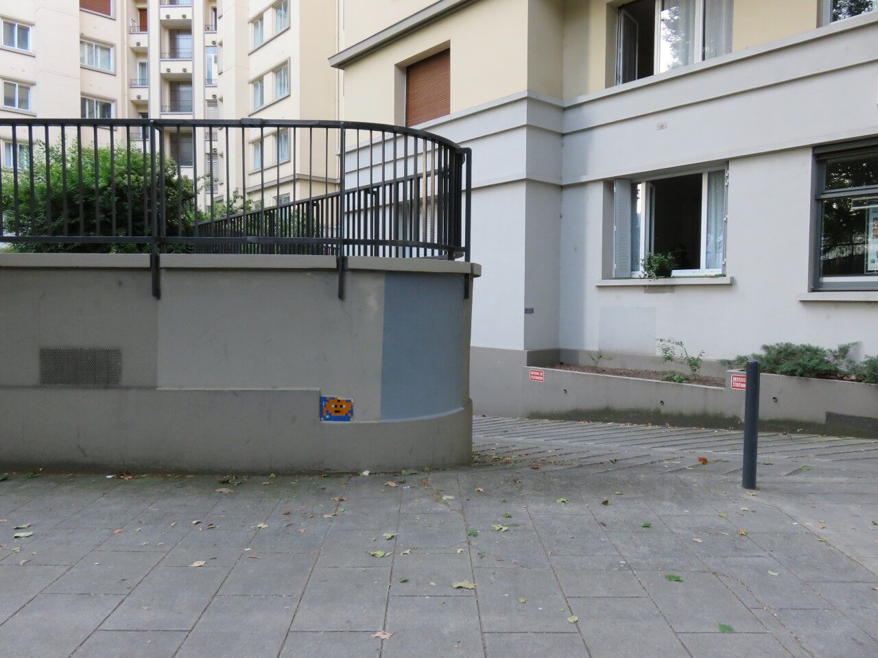 GRN_22, Space Invader du boulevard des Diables Bleus — Street art de Invader à Grenoble