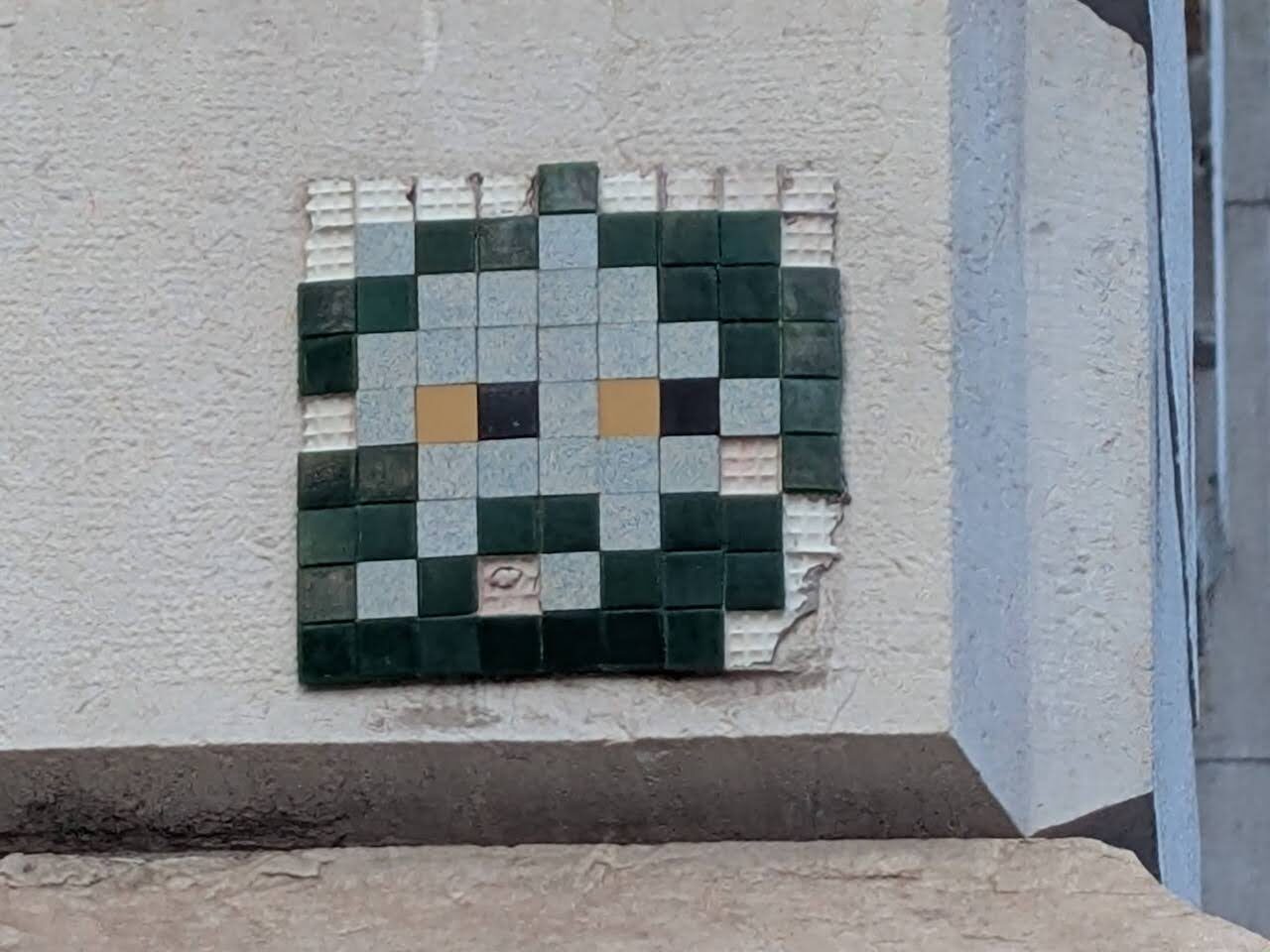 GNV_25, Space Invader du boulevard James-Fazy 15 — Street art de Invader à Genève