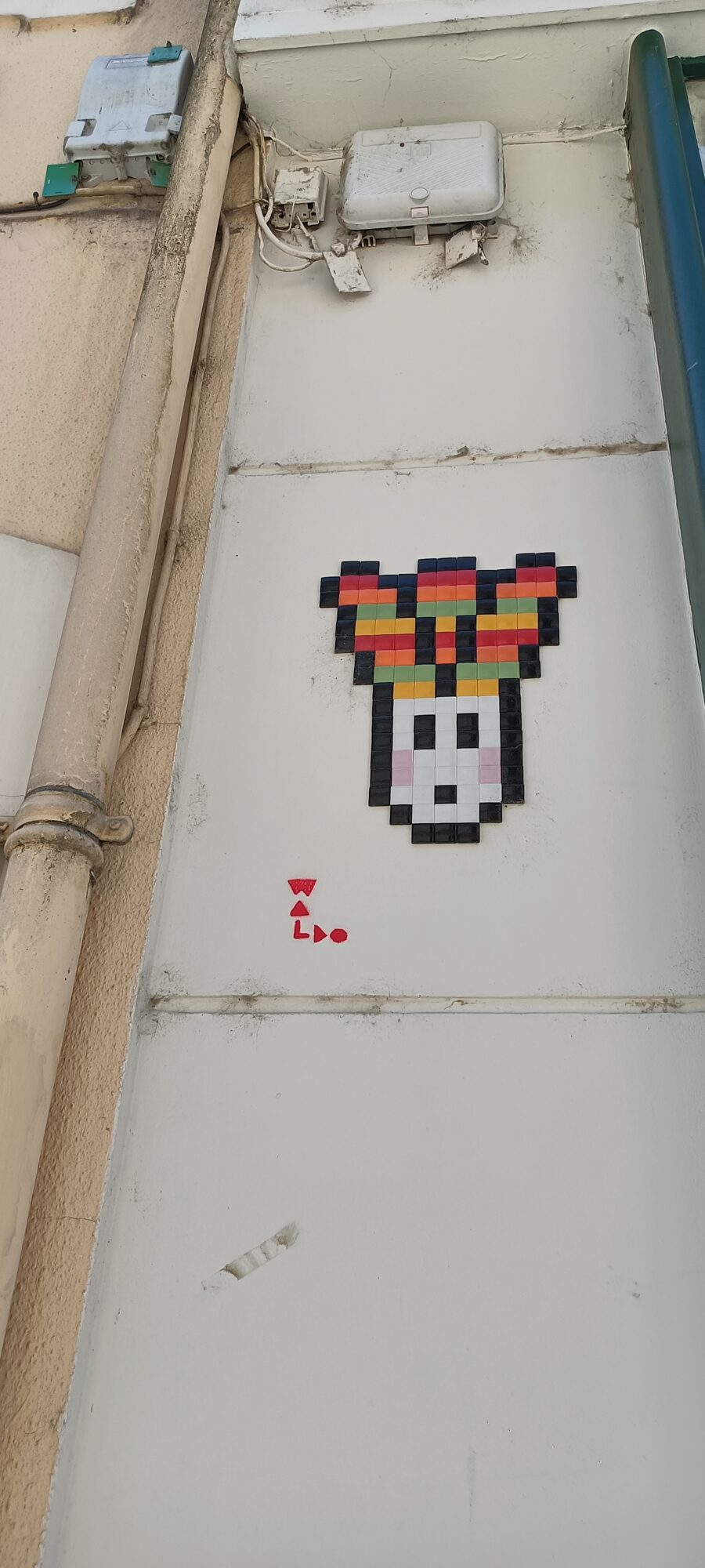 Tête aux oreilles rayées par Waldo — Street art de Waldo à Le Mans