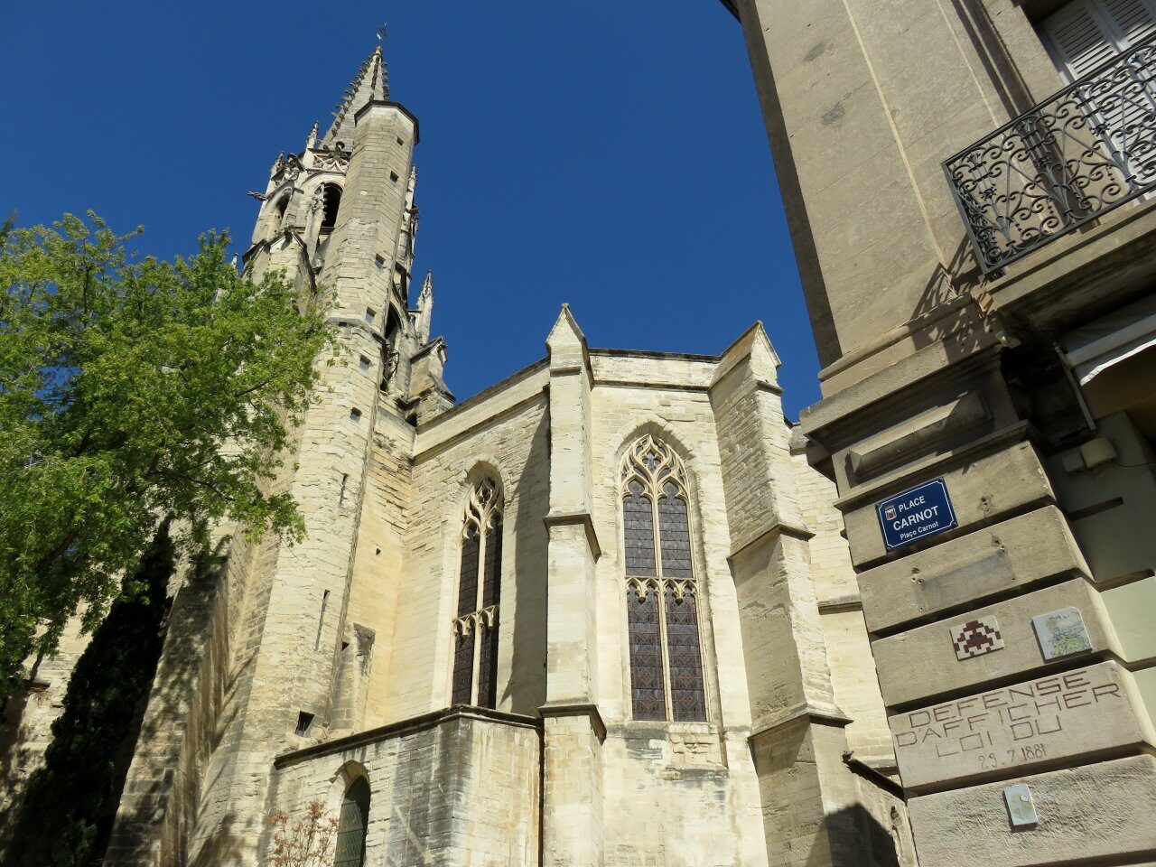 AVI_07, Space Invader on Place Carnot — Street art by Invader in Avignon