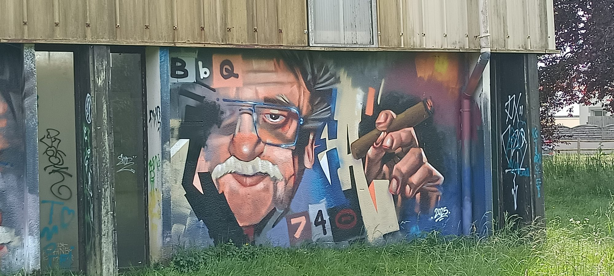 L'homme au cigare et au vin — Street art à Sainte-Luce-sur-Loire