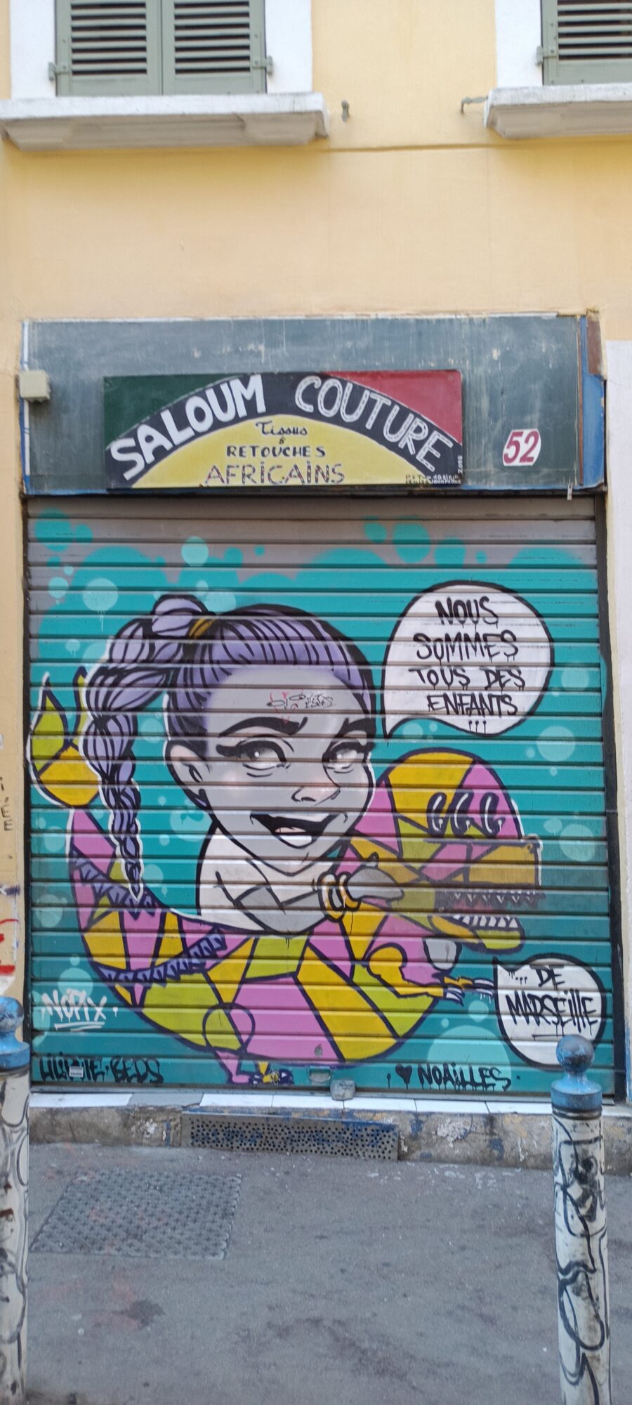 Guitarist with purple braids, Noailles — Street art in Marseille