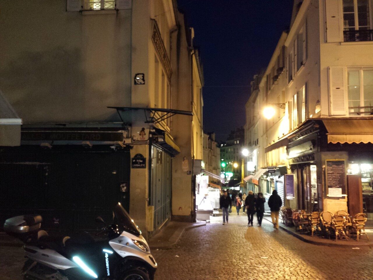PA_679, Space Invader on 114 Rue Mouffetard — Street art by Invader in Paris