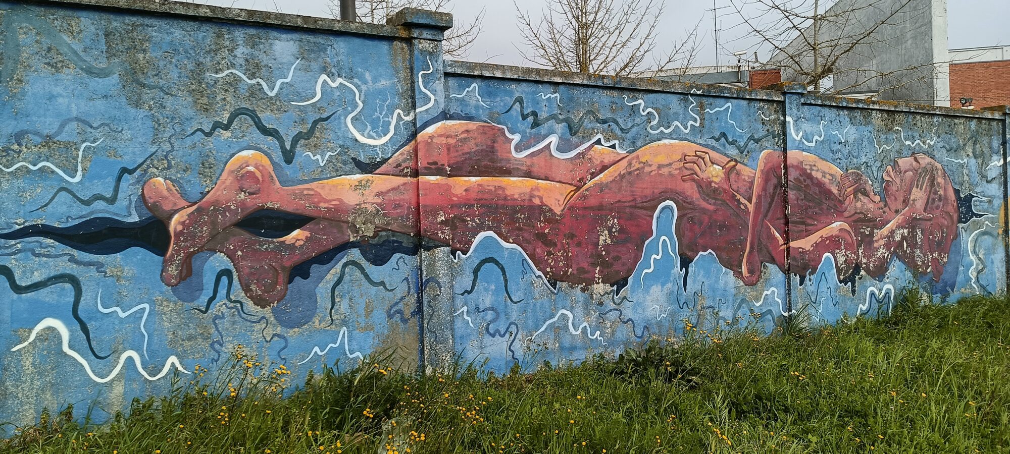 Corps allongés en rouge et rose — Street art à Lisboa