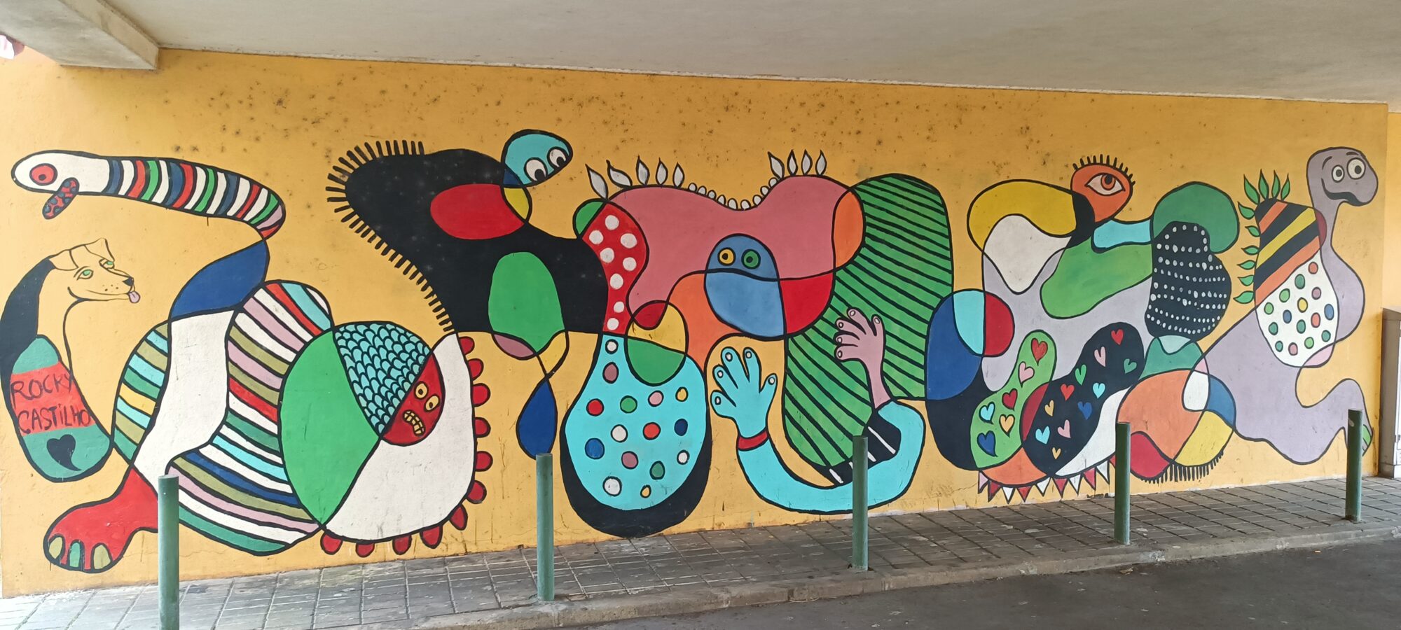Formes organiques colorées — Street art de Rocky Castilho à Lisboa