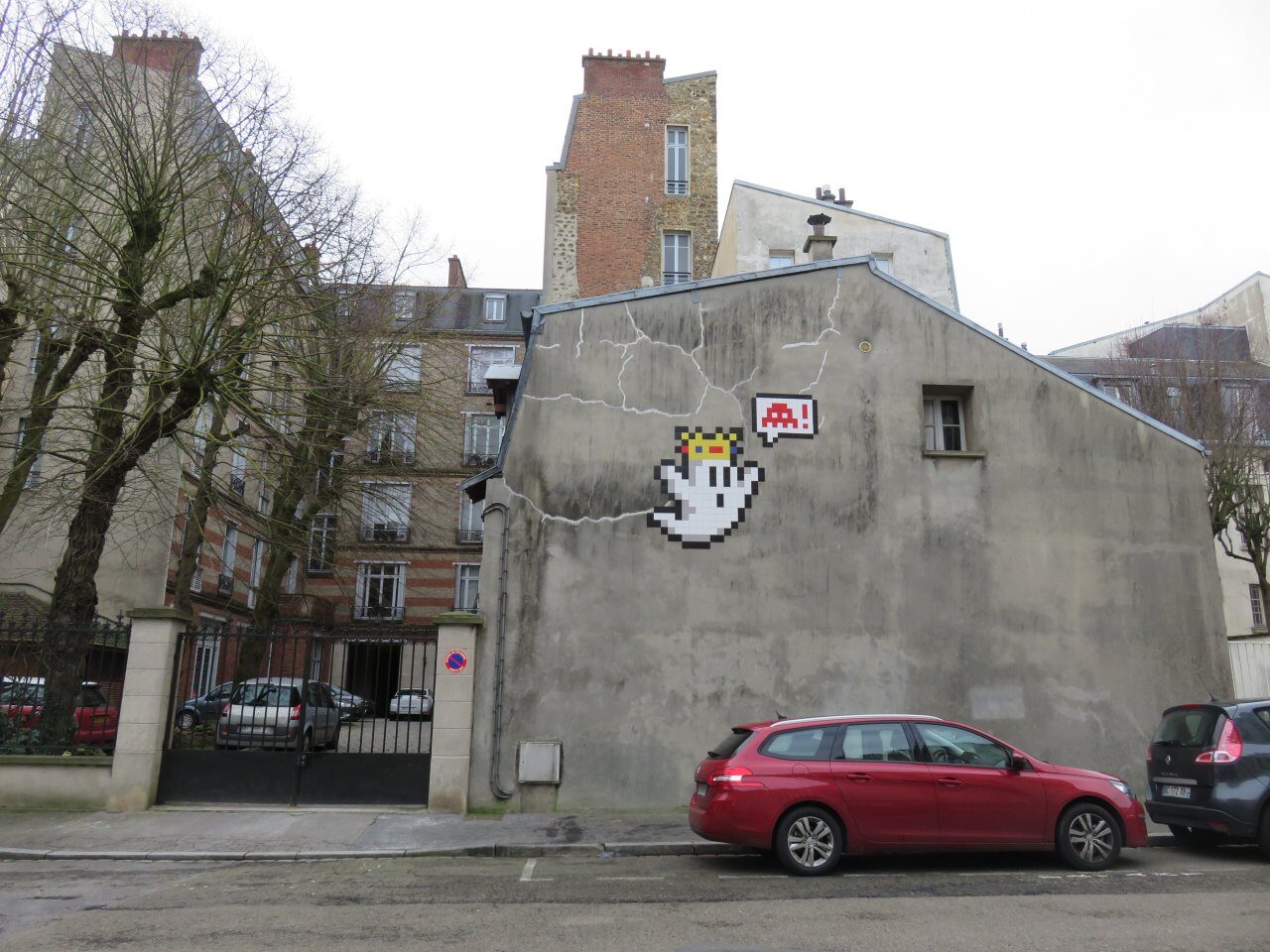 VRS_22, Space Invader on 16 rue Sainte-Anne — Street art by Invader in Versailles