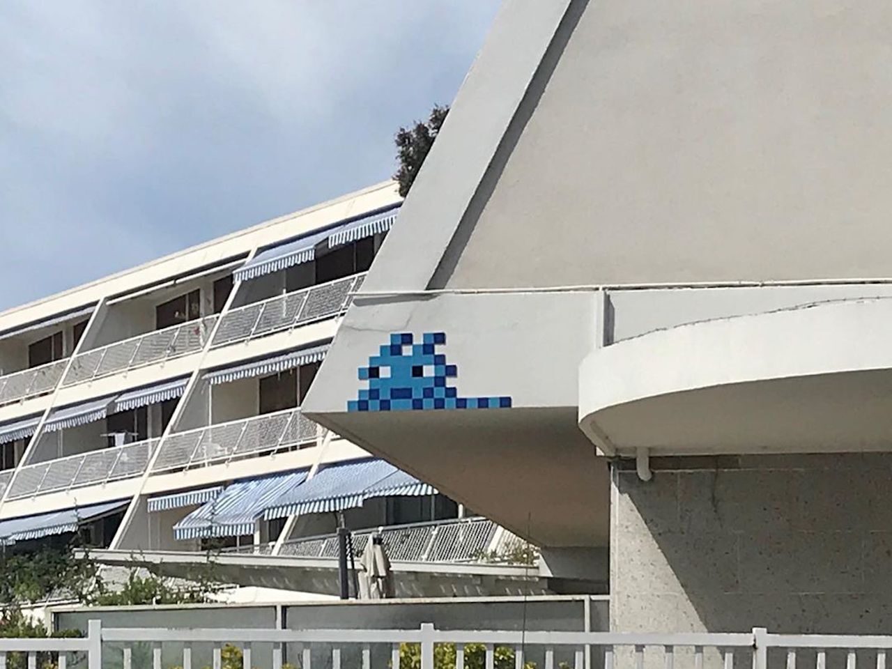 MARS_69, Space Invader on 7 Allée Michel Carlini — Street art by Invader in Marseille