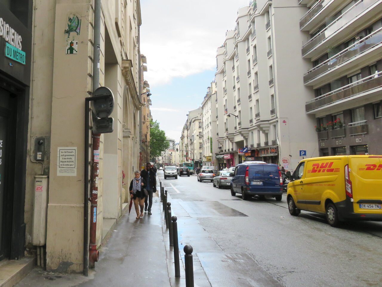 PA_323, Space Invader on 100 Rue de Charonne — Street art by Invader in Paris