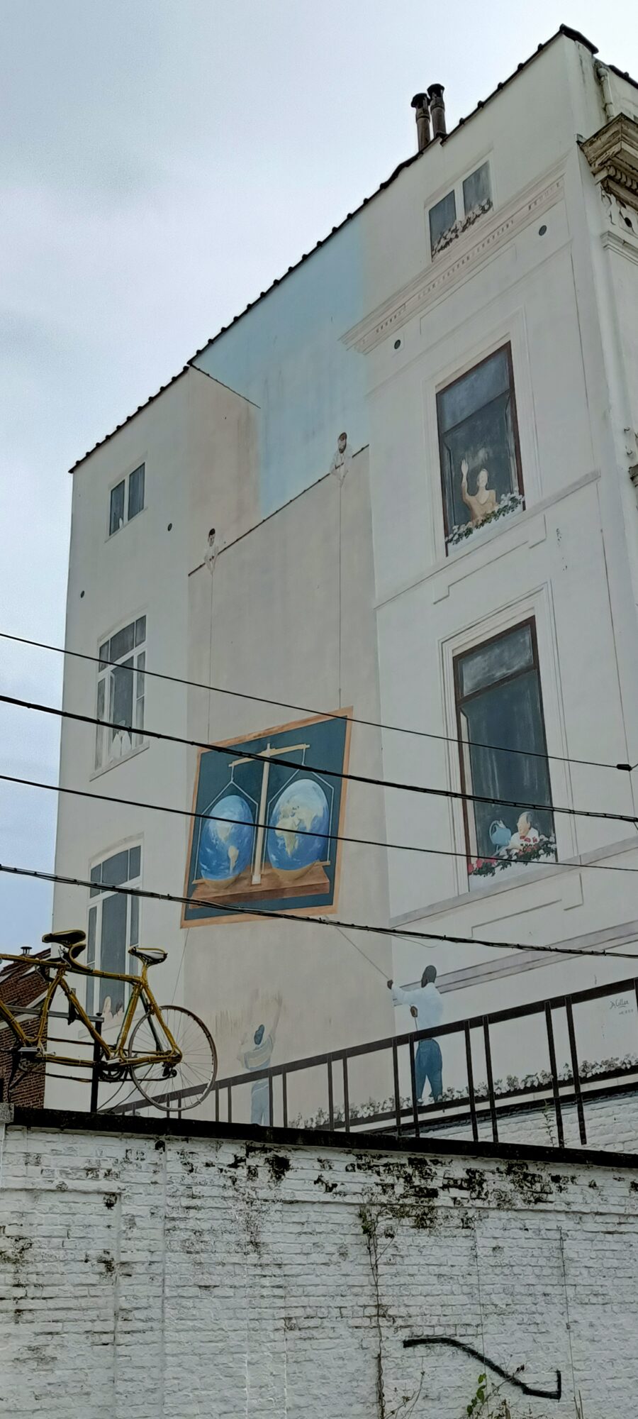 Trompe-l'oeil facade and the balance of worlds — Street art in Bruxelles