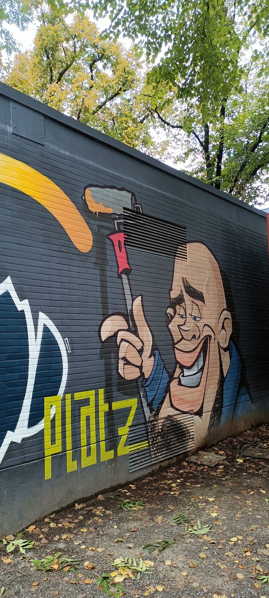 The painter with a roller, Plotz — Street art in Köln